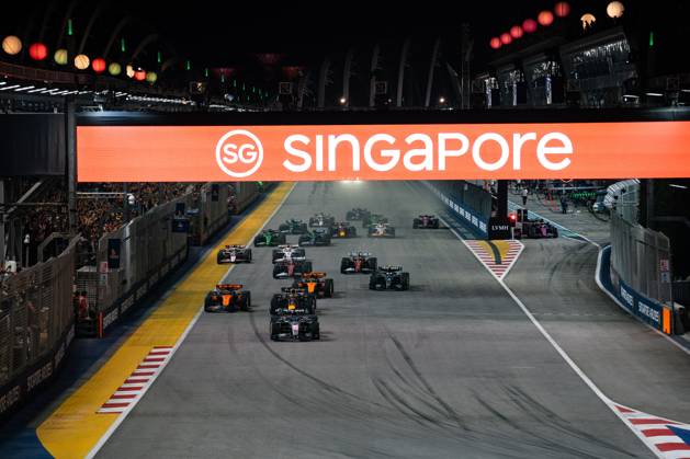 Formula 1 Singapore Grand Prix SINGAPORE, SINGAPORE - OCTOBER 5: Thousands of fans watch the Formula 1 Singapore Grand Prix at the Marina Bay Street Circuit in Singapore on October 5, 2025. More than 300,000 fans turned out over race weekend according to the organisers. Zakaria Zainal Anadolu Singapore Singapore. Editorial use only. Please get in touch for any other usage.  Copyright: x2025xAnadoluxZakariaxZainalx