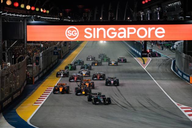 Formula 1 Singapore Grand Prix SINGAPORE, SINGAPORE - OCTOBER 5: Thousands of fans watch the Formula 1 Singapore Grand Prix at the Marina Bay Street Circuit in Singapore on October 5, 2025. More than 300,000 fans turned out over race weekend according to the organisers. Zakaria Zainal Anadolu Singapore Singapore. Editorial use only. Please get in touch for any other usage.  Copyright: x2025xAnadoluxZakariaxZainalx