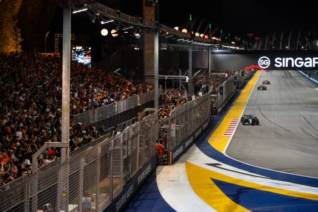 Formula 1 Singapore Grand Prix SINGAPORE, SINGAPORE - OCTOBER 5: Thousands of fans watch the Formula 1 Singapore Grand Prix at the Marina Bay Street Circuit in Singapore on October 5, 2025. More than 300,000 fans turned out over race weekend according to the organisers. Zakaria Zainal Anadolu Singapore Singapore. Editorial use only. Please get in touch for any other usage.  Copyright: x2025xAnadoluxZakariaxZainalx