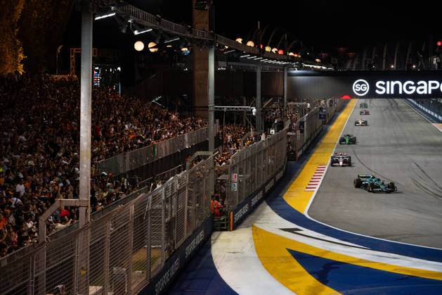 Formula 1 Singapore Grand Prix SINGAPORE, SINGAPORE - OCTOBER 5: Thousands of fans watch the Formula 1 Singapore Grand Prix at the Marina Bay Street Circuit in Singapore on October 5, 2025. More than 300,000 fans turned out over race weekend according to the organisers. Zakaria Zainal Anadolu Singapore Singapore. Editorial use only. Please get in touch for any other usage.  Copyright: x2025xAnadoluxZakariaxZainalx