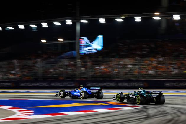 F1 - SINGAPORE GRAND PRIX 2025 55 SAINZ Carlos (spa), Williams Racing FW47, 14 ALONSO Fernando (spa), Aston Martin F1 Team AMR24, action during the 2025 Formula 1 Singapore Grand Prix, 18th round of the 2025 FIA Formula One World Championship, WM, Weltmeisterschaft from October 3 to 5, 2025 on the Marina Bay Street Circuit, in Singapore - SingaporeSingapore  Copyright: xFLORENTxGOODENx
