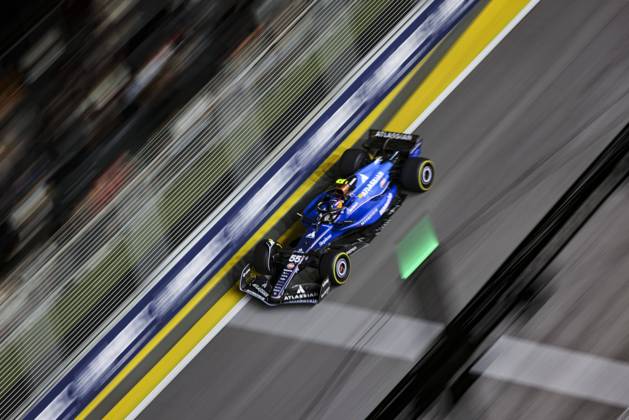 F1 - SINGAPORE GRAND PRIX 2025 55 SAINZ Carlos (spa), Williams Racing FW47, action during the 2025 Formula 1 Singapore Grand Prix, 18th round of the 2025 FIA Formula One World Championship, WM, Weltmeisterschaft from October 3 to 5, 2025 on the Marina Bay Street Circuit, in Singapore - SingaporeSingapore  Copyright: xXavixBonillax