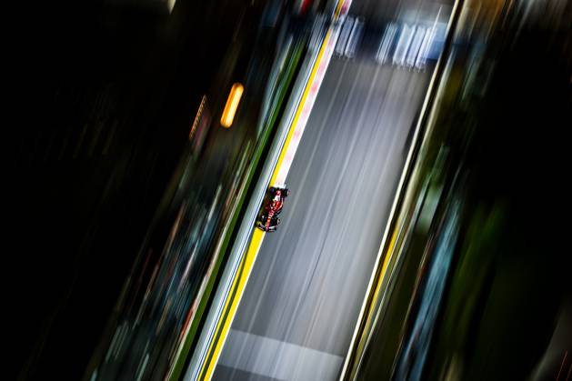2025 Formula One Singapore Grand Prix Marina Bay Street Circuit, Singapore, Singapore. 5.October.2025; Lewis Hamilton of Great Britain and Scuderia Ferrari during Formula One Singapore Grand Prix (Photo by Jay Hirano) Singapore Marina Bay Street Circuit Singapore Copyright: xJayxHiranox