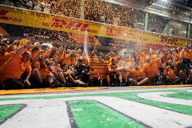 Marina Bay Street Circuit, Singapore, Singapore. 5.October.2025; Lando Norris, Oscar Piastri and Mclaren F1 team celebrate the constructors championship title during Formula One Singapore Grand Prix aflo_306028042