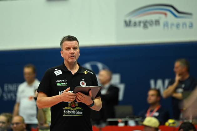 Alexander Waibl (Cheftrainer Dresdner SC) Dresdner SC vs. SSC Palmberg Schwerin, WT Energiesysteme Supercup, Volleyball Bundesliga Damen, Spielzeit 2025 2026, 04.10.2025 Dresdner SC vs. SSC Palmberg Schwerin, WT Energiesysteme Supercup, Volleyball Bundesliga Damen, Spielzeit 2025 2026, 04.10.2025 Dresden Copyright: xEibner-Pressefoto xHoepnerx EP_PHR