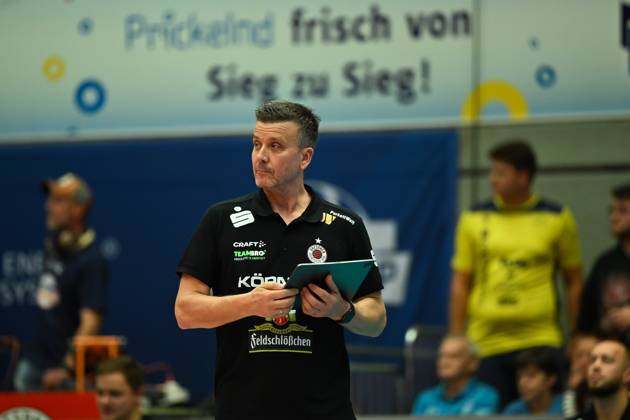 Alexander Waibl (Cheftrainer Dresdner SC) Dresdner SC vs. SSC Palmberg Schwerin, WT Energiesysteme Supercup, Volleyball Bundesliga Damen, Spielzeit 2025 2026, 04.10.2025 Dresdner SC vs. SSC Palmberg Schwerin, WT Energiesysteme Supercup, Volleyball Bundesliga Damen, Spielzeit 2025 2026, 04.10.2025 Dresden Copyright: xEibner-Pressefoto xHoepnerx EP_PHR