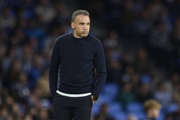 October 5, 2025, San Sebastian, Guipuzcoa, SPAIN: Sergio Francisco head coach of Real Sociedad reacts during the LaLiga EA Sports match between Real Sociedad and Rayo Vallecano at Anoeta on October 5, 2025, in San Sebastian, Spain. San Sebastian SPAIN - ZUMAa181 20251005_zaa_a181_271 Copyright: xRicardoxLarreinax