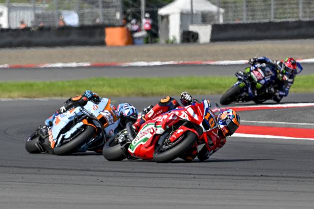 MOTO - MOTO GP - GRAND PRIX OF INDONESIA 2026 10 MARINI Luca (ita), Honda Team, Honda RC213V, action with 25 FERNANDEZ Raul (spa), Trackhouse Racing, Aprilia RS-GP 2024 during the 2025 MotoGP Pertamina Grand Prix of Indonesia on the Mandalika circuit from October 3 to 5, At West Nusa Tenggara, Indonesia - West Nusa TenggaraIndonesia Copyright: xGIGIxSOLDANOx