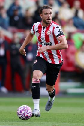 London, England, 5th October 2025. Jordan Henderson of Brentford during the Brentford vs Manchester City Premier League match at Gtech Community Stadium, London. Picture credit should read: Paul Terry Sportimage EDITORIAL USE ONLY. No use with unauthorised audio, video, data, fixture lists, club league logos or live services. Online in-match use limited to 120 images, no video emulation. No use in betting, games or single club league player publications. SPI_078_PT_Brentford_Man_City SPI-4202-0078