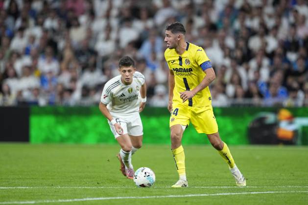 October 4, 2025, Madrid, Madrid, Spain: Santi Comesana of Villarreal CF in action during the Spanish League, LaLiga EA Sports, football match played between Real Madrid and Villarreal CF at Santiago Bernabeu stadium on October 04, 2025, in Madrid, Spain. Madrid Spain - ZUMA Vil 20251004_zaa_a181_317 Copyright: xOscarxJ.xBarrosox
