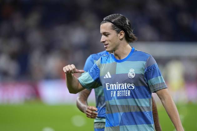 October 4, 2025, Madrid, Madrid, Spain: Alvaro Carreras of Real Madrid CF warms up during the Spanish League, LaLiga EA Sports, football match played between Real Madrid and Villarreal CF at Santiago Bernabeu stadium on October 04, 2025, in Madrid, Spain. Madrid Spain - ZUMA Vil 20251004_zaa_a181_433 Copyright: xOscarxJ.xBarrosox