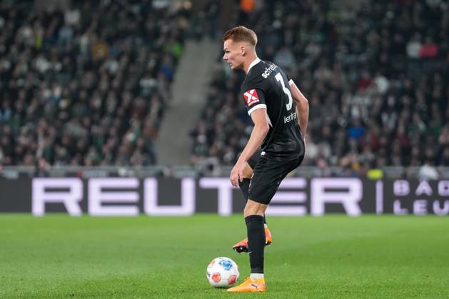 Philipp Lienhart (SC Freiburg, 03) am Ball , Deutschland, Fussball, 1. Bundesliga, 6.Spieltag, 2025 2026, Borussia Mönchengladbach vs. SC Freiburg, 05.10.2025, BORUSSIA-PARK, Mönchengladbach, Deutschland DFL REGULATIONS PROHIBIT ANY USE OF PHOTOGRAPHS AS IMAGE SEQUENCES AND OR QUASI-VIDEO. Mönchengladbach BORUSSIA-PARK Nordrhein-Westfalen Deutschland Copyright: xArnexAmbergx