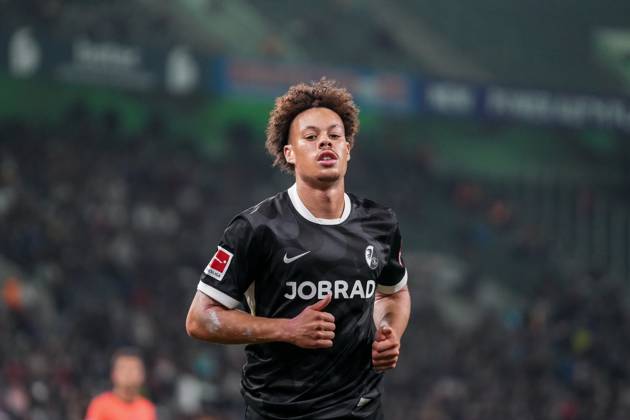 Derry Scherhant (SC Freiburg, 07) , Deutschland, Fussball, 1. Bundesliga, 6.Spieltag, 2025 2026, Borussia Mönchengladbach vs. SC Freiburg, 05.10.2025, BORUSSIA-PARK, Mönchengladbach, Deutschland DFL REGULATIONS PROHIBIT ANY USE OF PHOTOGRAPHS AS IMAGE SEQUENCES AND OR QUASI-VIDEO. Mönchengladbach BORUSSIA-PARK Nordrhein-Westfalen Deutschland Copyright: xArnexAmbergx