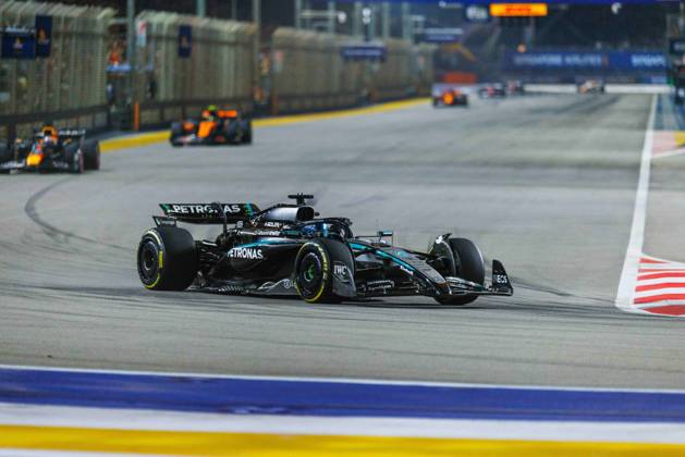 October 5, 2025, Singapore, Singapore: George Russell of Great Britain and the Mercedes-AMG PETRONAS Formula One Team during the F1 Grand Prix of Singapore at the Marina Bay Street Circuit. Singapore Singapore - ZUMAngap 20251005_aaa_s197_531 Copyright: xGeorgexHitchensx