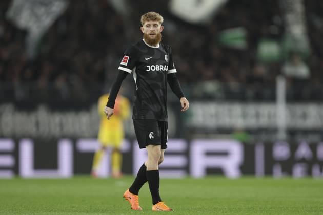 Jan-Niklas Beste (SC Freiburg) schaut waehrend des spiels der Bundesliga zwischen Borussia Mönchengladbach und Club Freiburg, Stadion im Borussia-Park am 05. October 2025 in Mönchengladbach, Deutschland. (Foto von Oliver Kaelke DeFodi Images) +++ Jan-Niklas Beste (SC Freiburg) looks on during the Bundesliga match between Borussia Mönchengladbach and Sport-Club Freiburg at Stadion im Borussia-Park on October 5, 2025 in Mönchengladbach, Germany. (Photo by Oliver Kaelke DeFodi Images) DFL regulations prohibit any use of photographs as image sequences and or quasi-video. (Photo by Oliver Kaelke DeFodi Images) Jan Niklas Beste SC Freiburg looks on during the Bundesliga match between Borussia Mönchengladbach and Sport Club Freiburg, Stadion im Borussia Park on October 05 2025 in Mönchengladbach, Germany Photo by Oliver Kaelke DeFodi Images Jan Niklas Beste SC Freiburg looks on during the Bundesliga match between Borussia Mönchengladbach and Sport Club Freiburg at Stadion im Borussia Park on October 5, 2025 in Mönchengladbach, Germany Photo by Oliver Kaelke DeFodi Images DFL regulations prohibit any use of photographs as image sequences and or quasi video Photo by Oliver Kaelke DeFodi Images