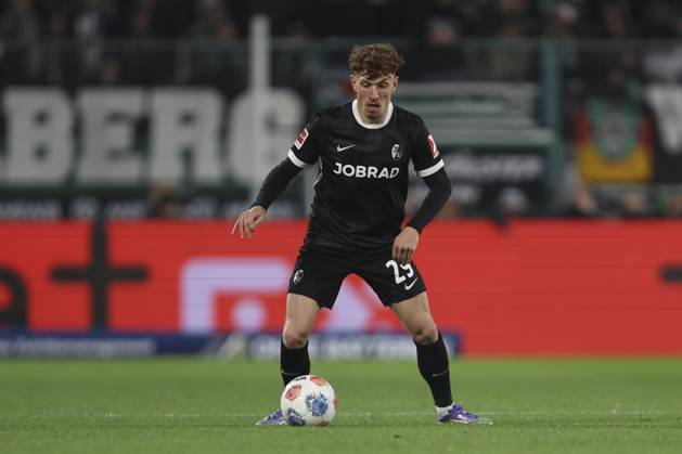 Philipp Treu (SC Freiburg) in Aktion, am Ball, Einzelaktion waehrend des spiels der Bundesliga zwischen Borussia Mönchengladbach und Club Freiburg, Stadion im Borussia-Park am 05. October 2025 in Mönchengladbach, Deutschland. (Foto von Oliver Kaelke DeFodi Images) +++ Philipp Treu (SC Freiburg) controls the ball during the Bundesliga match between Borussia Mönchengladbach and Sport-Club Freiburg at Stadion im Borussia-Park on October 5, 2025 in Mönchengladbach, Germany. (Photo by Oliver Kaelke DeFodi Images) DFL regulations prohibit any use of photographs as image sequences and or quasi-video. (Photo by Oliver Kaelke DeFodi Images) Philipp Treu SC Freiburg in action, on the ball, single action during the Bundesliga match between Borussia Mönchengladbach and Sport Club Freiburg, Stadion im Borussia Park on October 05 2025 in Mönchengladbach, Germany Photo by Oliver Kaelke DeFodi Images Philipp Treu SC Freiburg controls the ball during the Bundesliga match between Borussia Mönchengladbach and Sport Club Freiburg at Stadion im Borussia Park on October 5, 2025 in Mönchengladbach, Germany Photo by Oliver Kaelke DeFodi Images DFL regulations prohibit any use of photographs as image sequences and or quasi video Photo by Oliver Kaelke DeFodi Images