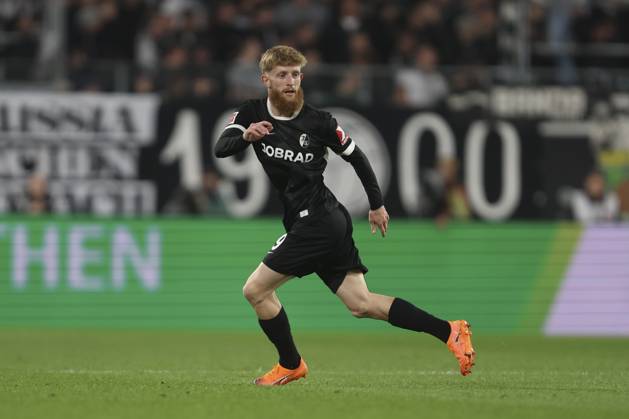 Jan-Niklas Beste (SC Freiburg) schaut waehrend des spiels der Bundesliga zwischen Borussia Mönchengladbach und Club Freiburg, Stadion im Borussia-Park am 05. October 2025 in Mönchengladbach, Deutschland. (Foto von Oliver Kaelke DeFodi Images) +++ Jan-Niklas Beste (SC Freiburg) looks on during the Bundesliga match between Borussia Mönchengladbach and Sport-Club Freiburg at Stadion im Borussia-Park on October 5, 2025 in Mönchengladbach, Germany. (Photo by Oliver Kaelke DeFodi Images) DFL regulations prohibit any use of photographs as image sequences and or quasi-video. (Photo by Oliver Kaelke DeFodi Images) Jan Niklas Beste SC Freiburg looks on during the Bundesliga match between Borussia Mönchengladbach and Sport Club Freiburg, Stadion im Borussia Park on October 05 2025 in Mönchengladbach, Germany Photo by Oliver Kaelke DeFodi Images Jan Niklas Beste SC Freiburg looks on during the Bundesliga match between Borussia Mönchengladbach and Sport Club Freiburg at Stadion im Borussia Park on October 5, 2025 in Mönchengladbach, Germany Photo by Oliver Kaelke DeFodi Images DFL regulations prohibit any use of photographs as image sequences and or quasi video Photo by Oliver Kaelke DeFodi Images
