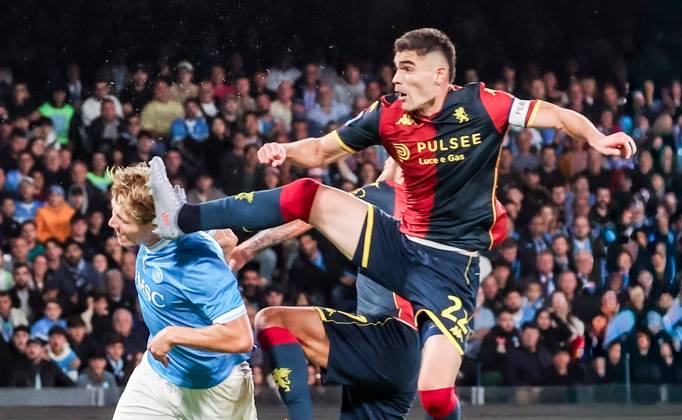 October 5, 2025, Napoli, Campania, ITALIA: Rasmus Hoyland of SSC Napoli - Johan Vasquez of FC Genoa During the 2025 26 Italian Serie A football match between SSC Napoli and Genoa on October 5, 2025, at the Diego Armando Maradona Stadium in Naples. Napoli ITALIA - ZUMAs236 20251005_aap_s236_133 Copyright: xFabioxSassox