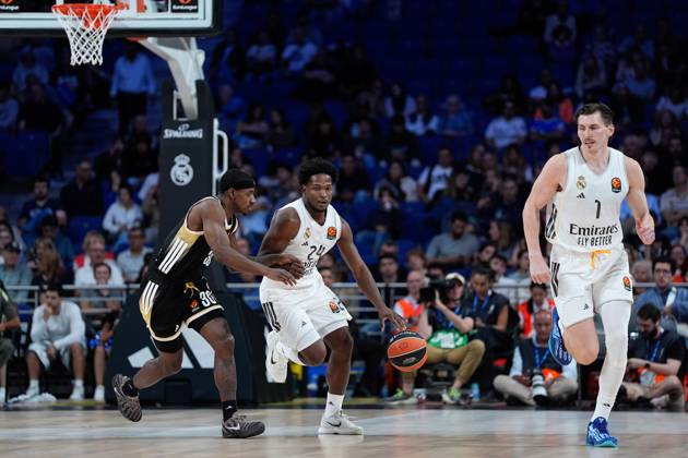 October 9, 2025, Madrid, Madrid, Spain: Andres Feliz of Real Madrid and Glynn Watson of LDLC Asvel Villeurbanne in action during the Turkish Airlines Euroleague 2025 26 League Phase MD3, match played between Real Madrid and LDLC ASVEL Villeurbanne at Movistar Arena on October 09, 2025 in Madrid, Spain. Madrid Spain - ZUMAa181 20251009_zaa_a181_518 Copyright: xDennisxAgyemanx