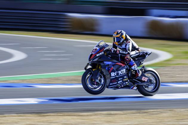 October 10, 2025, Cascais, Lisbon, Portugal: Michael van der Mark in action during the WorldSBK Championship Free Practice at the Estoril Circuit, Portugal, on October 11, 2025. Cascais Portugal - ZUMAr200 20251010_zsp_r200_020 Copyright: xNunoxReisinhox