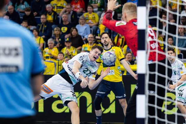 Oskar SUNNEFELDT (FRISCH AUF! Goeppingen, 27) erzielt ein Tor, Aktion, Torwurf Rhein-Neckar-Loewen (RNL) vs. FRISCH AUF! Goeppingen (FAG), Handball, Maenner, Daikin Handball Bundesliga (HBL), 8. Spieltag, Spielzeit 2025 2026, 09.10.2025 Rhein-Neckar-Loewen (RNL) vs. FRISCH AUF! Goeppingen (FAG), Handball, Maenner, Daikin Handball Bundesliga (HBL), 8. Spieltag, Spielzeit 2025 2026, 09.10.2025 Mannheim Copyright: xEibnerxPressefoto OliverxSchmidtx EP_OST