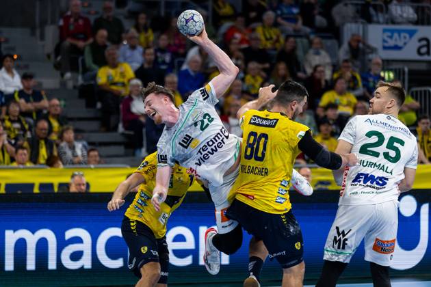 Erik PERSSON (FRISCH AUF! Goeppingen, 22) erzielt ein Tor, Aktion, Torwurf Rhein-Neckar-Loewen (RNL) vs. FRISCH AUF! Goeppingen (FAG), Handball, Maenner, Daikin Handball Bundesliga (HBL), 8. Spieltag, Spielzeit 2025 2026, 09.10.2025 Rhein-Neckar-Loewen (RNL) vs. FRISCH AUF! Goeppingen (FAG), Handball, Maenner, Daikin Handball Bundesliga (HBL), 8. Spieltag, Spielzeit 2025 2026, 09.10.2025 Mannheim Copyright: xEibnerxPressefoto OliverxSchmidtx EP_OST