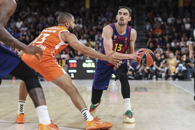 October 10, 2025, Barcelona, Barcelona, Spain: Tomas Satoransky of FC Barcelona, Barca in action during the Turkish Airlines Euroleague 2025 26 League Phase MD3, match played between FC Barcelona and Valencia Basket at Palau Blaugrana on October 10, 2025 in Barcelona, Spain. Barcelona Spain - ZUMAa181 20251010_zaa_a181_410 Copyright: xJavierxBorregox