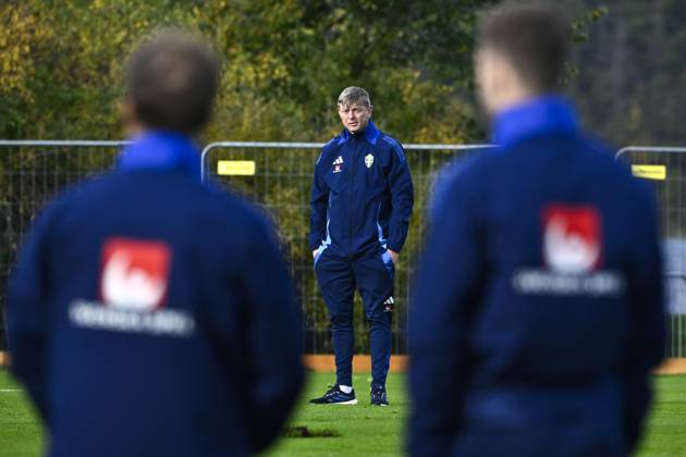 STOCKHOLM, SWEDEN 20251011 Swedish national team, Nationalteam captain Jon Dahl Tomasson as the Swedish national football team trains on Bosön, the day after the loss in the World Cup qualifier against Switzerland, and ahead of the match against Kosovo. STOCKHOLM SWEDEN x10090x