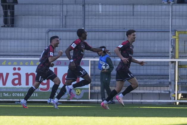 Torjubel, Emotionen, Torschuss, Abschluss, Torerfolg, Treffer , Deutschland, Fussball, Regionalliga Südwest, 12.Spieltag, 2025 2026, SC Freiburg II vs. KSV Hessen Kassel, 11.10.2025, Dreisamstadion, Freiburg, Deutschland DFB REGULATIONS PROHIBIT ANY USE OF PHOTOGRAPHS AS IMAGE SEQUENCES AND OR QUASI-VIDEO. Freiburg Dreisamstadion Baden-Wuerttemberg Deutschland Copyright: xArnexAmbergx