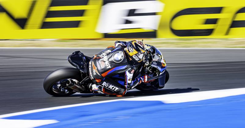October 11, 2025, Cascais, Lisbon, Portugal: Michael van der Mark in action during the WorldSBK Championship Tissot Superpole at the Estoril Circuit, Portugal, on October 11, 2025. Cascais Portugal - ZUMAr200 20251011_zsp_r200_038 Copyright: xNunoxReisinhox