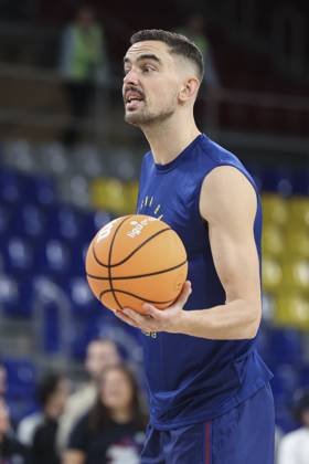 October 12, 2025, Barcelona, Barcelona, Spain: Tomas Satoransky of FC Barcelona, Barca gestures during the Spanish League, Liga ACB Endesa, basketball match played between FC Barcelona and Hiopos Lleida at Palau Blaugrana on October 12, 2025 in Barcelona, Spain. Barcelona Spain - ZUMAa181 20251012_zaa_a181_024 Copyright: xJavierxBorregox