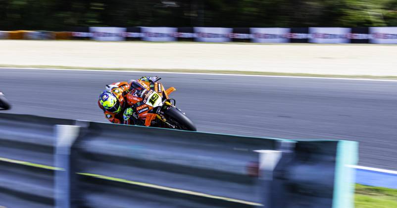 October 12, 2025, Cascais, Lisbon, Portugal: Alvaro Bautista in action during the WorldSBK Championship Tissot Superpole Race at the Estoril Circuit, Portugal, on October 12, 2025. Cascais Portugal - ZUMAr200 20251012_zsp_r200_013 Copyright: xNunoxReisinhox