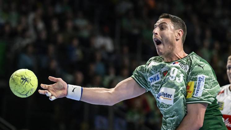 im Bild v.l.: Mijajlo Marsenic (Fuechse Berlin), GER, Berlin, Handball, Fuechse Berlin vs GWD Minden , DAIKIN Handball-Bundesliga, in der Max Schmeling Halle, 12.10.2025, Copyright: HMBxMedia UwexKoch