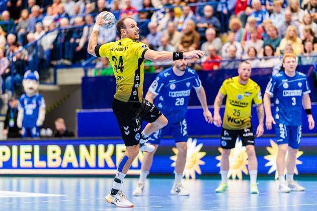 Kai Haefner (TVB Stuttgart, 34) beim Siebenmeter 7 Meter Wurf GER, TBV Lemgo Lippe vs. TVB Stuttgart, Handball, 1. Bundesliga, 8. Spieltag, Spielzeit 2025 2026, 12.10.2025 GER, TBV Lemgo Lippe vs. TVB Stuttgart, Handball, 1. Bundesliga, 8. Spieltag, Spielzeit 2025 2026, 12.10.2025 Lemgo Copyright: xEibner-Pressefoto JanxRollingerx EP_JSK