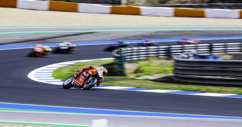 October 12, 2025, Cascais, Lisbon, Portugal: Nicolo Bulega in action during the WorldSBK Championship Race 2 at the Estoril Circuit, Portugal, on October 12, 2025. Cascais Portugal - ZUMAr200 20251012_zsp_r200_053 Copyright: xNunoxReisinhox
