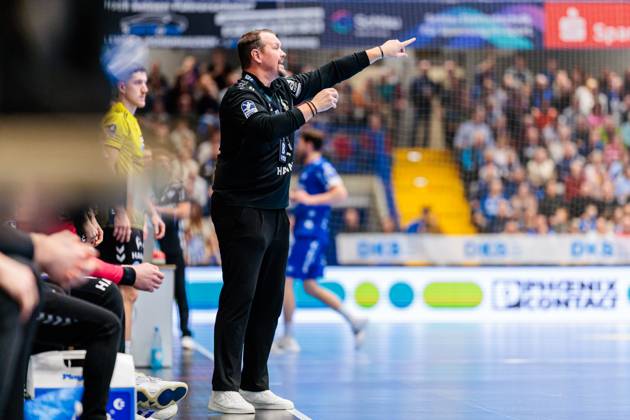Misha Kaufmann (TVB Stuttgart, Trainer) gestikuliert GER, TBV Lemgo Lippe vs. TVB Stuttgart, Handball, 1. Bundesliga, 8. Spieltag, Spielzeit 2025 2026, 12.10.2025 GER, TBV Lemgo Lippe vs. TVB Stuttgart, Handball, 1. Bundesliga, 8. Spieltag, Spielzeit 2025 2026, 12.10.2025 Lemgo Copyright: xEibner-Pressefoto JanxRollingerx EP_JSK