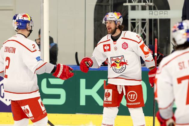 Ice hockey, Eishockey - CHL, EC RBS vs Berlin SALZBURG,AUSTRIA,15.OCT.25 - ICE HOCKEY - CHL, Champions Hockey League, group stage, EC Red Bull Salzburg vs Eisbaeren Berlin. Image shows the rejoicing of Connor Corcoran (EC RBS). GEPAxpictures xMathiasxMandl
