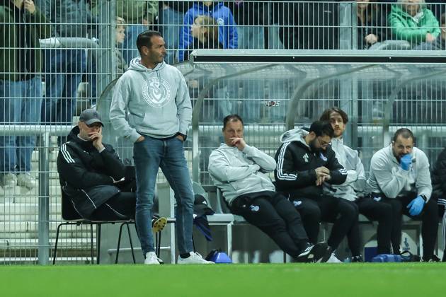Fussball, FVN Niederrheinpokal Saison 2025 2026 Achtelfinale KFC Uerdingen - MSV Duisburg 15.10.2025, Grotenburg-Stadion Dietmar Hirsch (Cheftrainer, MSV Duisburg) Krefeld Grotenburg-Stadion Nordrhein-Westfalen Deutschland