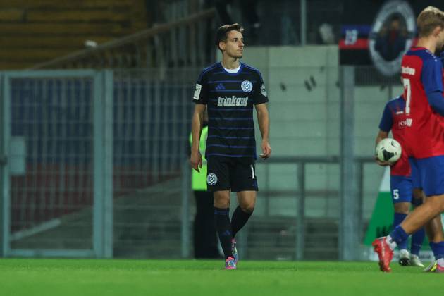 Fussball, FVN Niederrheinpokal Saison 2025 2026 Achtelfinale KFC Uerdingen - MSV Duisburg 15.10.2025, Grotenburg-Stadion Conor Noß (MSV Duisburg,14) Krefeld Grotenburg-Stadion Nordrhein-Westfalen Deutschland