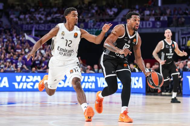 October 15, 2025, Madrid, Madrid, SPAIN: Theo Maledon of Real Madrid and Sterling Brown of Partizan in action during the EuroLeague Regular Season Round 4 match between Real Madrid and Partizan Mozzart Bet Belgrade at Movistar Arena on October 15, 2025 in Madrid, Spain. Madrid SPAIN - ZUMAa181 20251015_zaa_a181_068 Copyright: xIrinaxR.xHipolitox