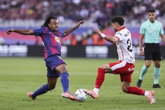 October 18, 2025, Barcelona, Barcelona, SPAIN: Jules Kounde of FC Barcelona, Barca and Alex Moreno of Girona FC compete for the ball during the Spanish league, La Liga EA Sports, football match played between FC Barcelona and Girona FC at Estadi Olimpic Lluis Companys on October 18, 2025 in Barcelona, Spain. Barcelona SPAIN - ZUMAa181 20251018_zaa_a181_115 Copyright: xJavierxBorregox