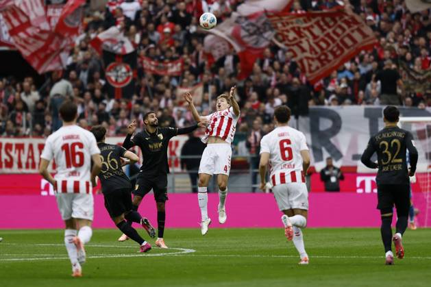 KOELN, GERMANY - OCTOBER 18: Timo Huebers (Hubers Hübers 1. FC Koeln, 4) with a header during the Bundesliga match between 1. FC Koeln vs. FC Augsburg at the Rheinenergie-Stadion on matchday 7 of the 1. Bundesliga on October 18, 2025 in Koeln, Germany. DFL REGULATIONS PROHIBIT ANY USE OF PHOTOGRAPHS AS IMAGE SEQUENCES AND OR QUASI-VIDEO. Nordrhein-Westfalen Germany Copyright: xBEAUTIFULxSPORTS AxelxKohringx