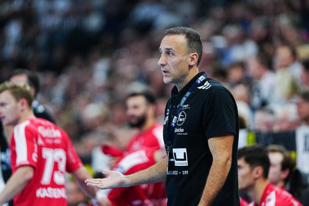 Roberto Garcia Parrondo (MT Melsungen, Trainer) GER, THW Kiel vs. MT Melsungen, Handball, 1. Bundesliga, Spieltag 09, Saison 2025 2026, 18.10.2025 GER, THW Kiel vs. MT Melsungen, Handball, 1. Bundesliga, Spieltag 09, Saison 2025 2026, 18.10.2025 Kiel Copyright: xEibner-Pressefoto MarcelxvonxFehrnx EP_MFN