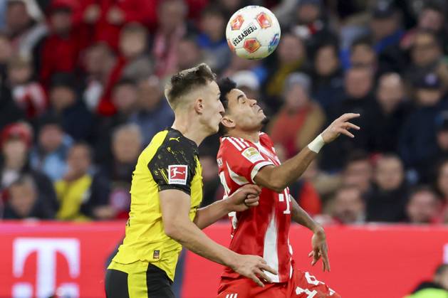 Nico Schlotterbeck (Borussia Dortmund) und Luis Diaz (FC Bayern Muenchen) kaempfen um den Ball, Bundesliga, FC Bayern München v Borussia Dortmund, Allianz Arena am 18. October 2025 in München, Deutschland. (Foto von Marco Steinbrenner DeFodi Images) Nico Schlotterbeck (Borussia Dortmund) und Luis Diaz (FC Bayern Muenchen) battle for the ball, Bundesliga, FC Bayern München v Borussia Dortmund, Allianz Arena, October 18, 2025 in München, Germany. (Photo by Marco Steinbrenner DeFodi Images) DFL regulations prohibit any use of photographs as image sequences and or quasi-video. Nico Schlotterbeck Borussia Dortmund and Luis Diaz FC Bayern Muenchen battle for the ball, Bundesliga, FC Bayern München v Borussia Dortmund, Allianz Arena, October 18, 2025 in Munich, Germany Photo by Marco Steinbrenner DeFodi Images Nico Schlotterbeck Borussia Dortmund and Luis Diaz FC Bayern Muenchen battle for the ball, Bundesliga, FC Bayern München v Borussia Dortmund, Allianz Arena, October 18, 2025 in München, Germany Photo by Marco Steinbrenner DeFodi Images DFL regulations prohibit any use of photographs as image sequences and or quasi video