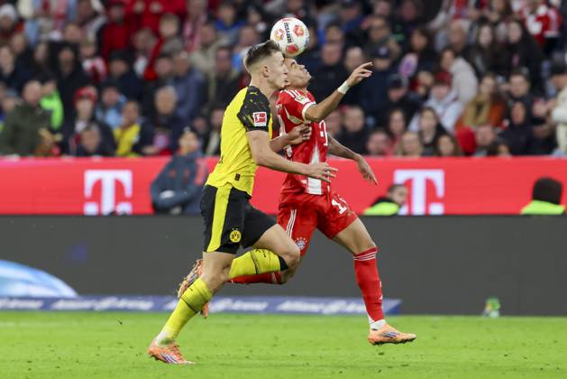 Nico Schlotterbeck (Borussia Dortmund) und Luis Diaz (FC Bayern Muenchen) kaempfen um den Ball, Bundesliga, FC Bayern München v Borussia Dortmund, Allianz Arena am 18. October 2025 in München, Deutschland. (Foto von Marco Steinbrenner DeFodi Images) Nico Schlotterbeck (Borussia Dortmund) und Luis Diaz (FC Bayern Muenchen) battle for the ball, Bundesliga, FC Bayern München v Borussia Dortmund, Allianz Arena, October 18, 2025 in München, Germany. (Photo by Marco Steinbrenner DeFodi Images) DFL regulations prohibit any use of photographs as image sequences and or quasi-video. Nico Schlotterbeck Borussia Dortmund and Luis Diaz FC Bayern Muenchen battle for the ball, Bundesliga, FC Bayern München v Borussia Dortmund, Allianz Arena, October 18, 2025 in Munich, Germany Photo by Marco Steinbrenner DeFodi Images Nico Schlotterbeck Borussia Dortmund and Luis Diaz FC Bayern Muenchen battle for the ball, Bundesliga, FC Bayern München v Borussia Dortmund, Allianz Arena, October 18, 2025 in München, Germany Photo by Marco Steinbrenner DeFodi Images DFL regulations prohibit any use of photographs as image sequences and or quasi video