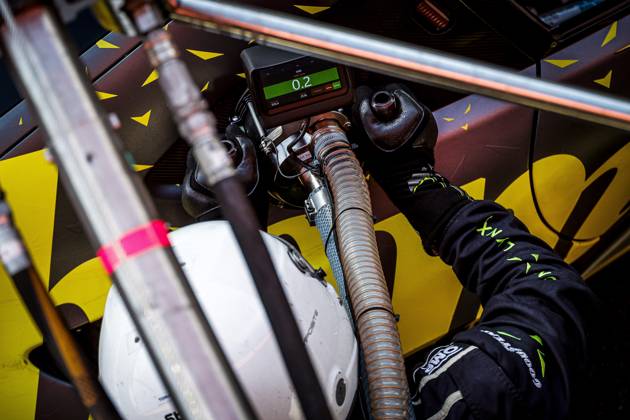 AUTO - ELMS - 4 HOURS OF PORTIMAO 2025 63 BERRY Martin (sgp), HANAFIN Lorcan (gbr), SCHILLER Fabian (gbr), Iron Lynx, Mercedes-AMG GT3 Evo, LMGT3, portrait Drivers changing, changement de pneus, tires change pneus, tyres, tyre, refuelling, arret aux stands, pit stop during the 4 Hours of Portimao, 6th round of the 2025 European Le Mans Series on the Autodromo Internacional do Algarve from October 16 to 18, 2025 in Portimao, Portugal - PortimaoPortugal Copyright: xPauloxMariax