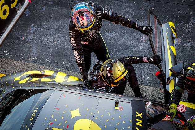 AUTO - ELMS - 4 HOURS OF PORTIMAO 2025 63 BERRY Martin (sgp), HANAFIN Lorcan (gbr), SCHILLER Fabian (gbr), Iron Lynx, Mercedes-AMG GT3 Evo, LMGT3, portrait Drivers changing, changement de pneus, tires change pneus, tyres, tyre, refuelling, arret aux stands, pit stop during the 4 Hours of Portimao, 6th round of the 2025 European Le Mans Series on the Autodromo Internacional do Algarve from October 16 to 18, 2025 in Portimao, Portugal - PortimaoPortugal Copyright: xPauloxMariax
