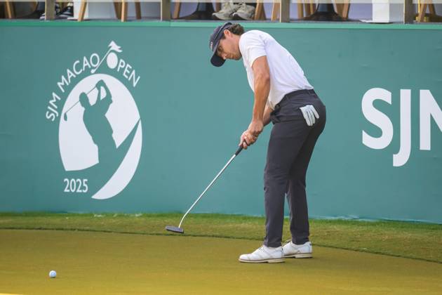 October 19, 2025, Macao, Macao Sar, China: Macau Open Golf , Final Round, Macau Golf and Country Club Coloane, Macao, China . Germanys Dominic Foos Wins the Macau Open Golf after a tiebreaker with Taiwans Wang, Foos in the final round ties with Wang on -17. Macao China - ZUMAr144 20251019_zap_r144_022 Copyright: xJaynexRussellx