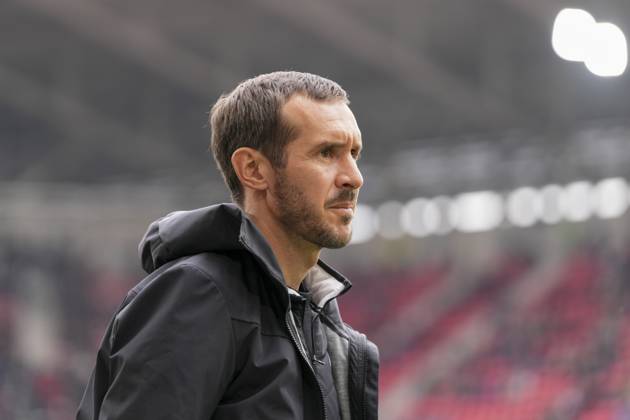 Julian Schuster (SC Freiburg, Trainer) , Deutschland, Fussball, 1. Bundesliga, 7.Spieltag, 2025 2026, SC Freiburg vs. Eintracht Frankfurt, 19.10.2025, Europa-Park Stadion, Freiburg, Deutschland DFL REGULATIONS PROHIBIT ANY USE OF PHOTOGRAPHS AS IMAGE SEQUENCES AND OR QUASI-VIDEO. Freiburg Europa-Park Stadion Baden-Württemberg Deutschland Copyright: xArnexAmbergx