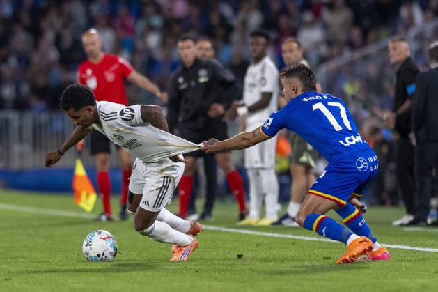 October 20, 2025, Madrid, Madrid, Spain: RODRYGO GOES of Real Madrid CF and KIKO FEMENIA of Getafe CF in action during the match belonging to the 25 26 season of La Liga EA soccer Ã¢â‚¬oe GETAFE CF vs. REAL MADRID CF Ã¢â‚¬Â held on October 19, 2025, at the Coliseum Stadiumo, Madrid, Spain. Madrid Spain - ZUMAc312 20251020_zsp_c312_158 Copyright: xOscarxManuelxSanchezx